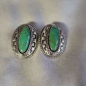 Carolyn Pollack Elegant Silver and Green Oval Earrings.